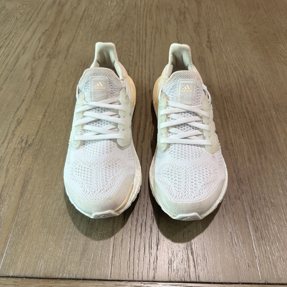 Adidas Women’s Ultraboost Size 7.5 - Picture 2 of 9